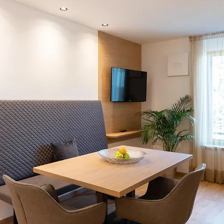 Nice Living Neue: Modern Apartments in Brixen's Heart with Free Brixencard Exterior photo