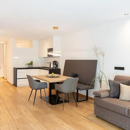 Nice Living Neue: Modern Apartments in Brixen's Heart with Free Brixencard Exterior photo
